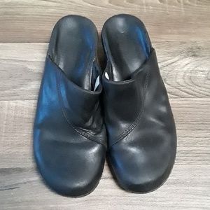 Patagonia leather slide shoe